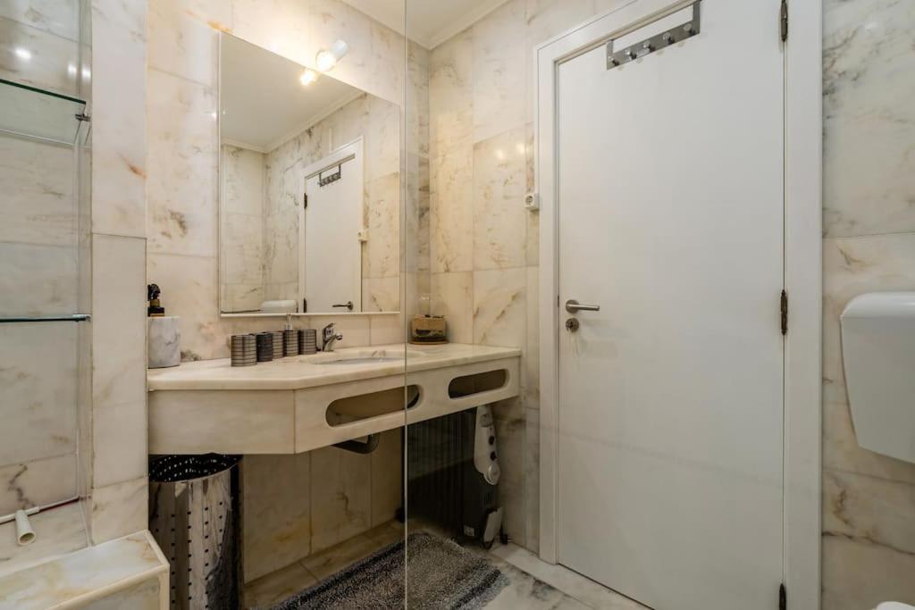Apartament Oura White View 2 Min Walk Sea *